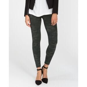 Spanx Size M Look At Me Now Seamless Leggings Green Camo FL3515 Slimming Stretch